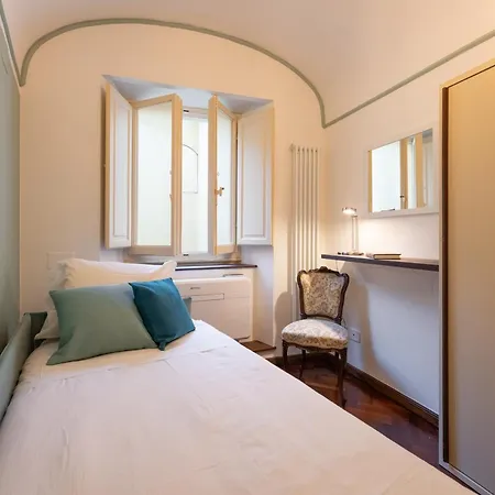 Lungarno Vespucci - Charming Italy Tour * Florence